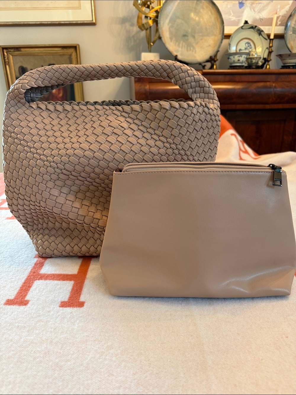 Boutique Woven Vegan Leather Bag w/zipper pouch. New WOT It bag! Luxury Feel